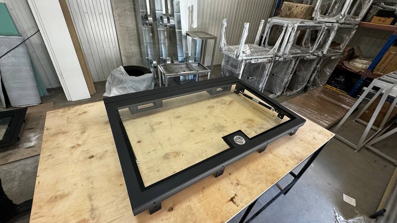 Скляний підлоговий люк Скляний підлоговий люк