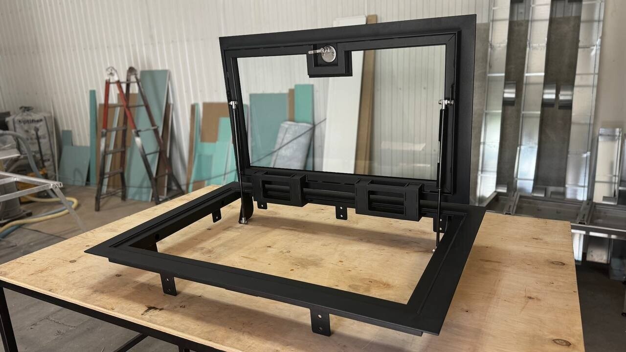 Скляний підлоговий люк Скляний підлоговий люк