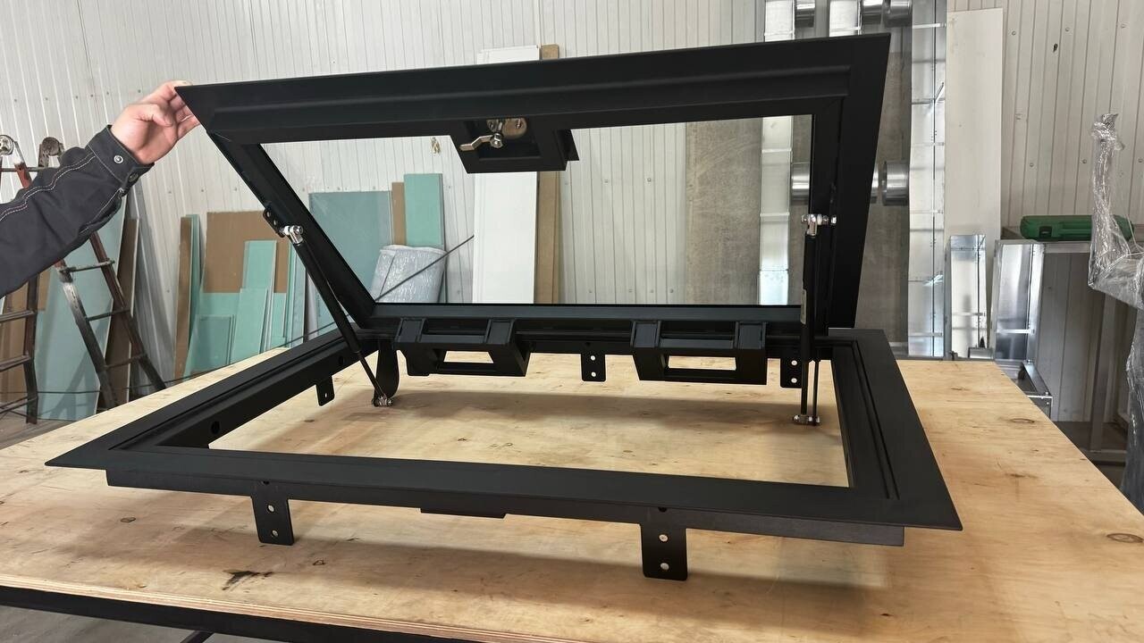 Скляний підлоговий люк Скляний підлоговий люк