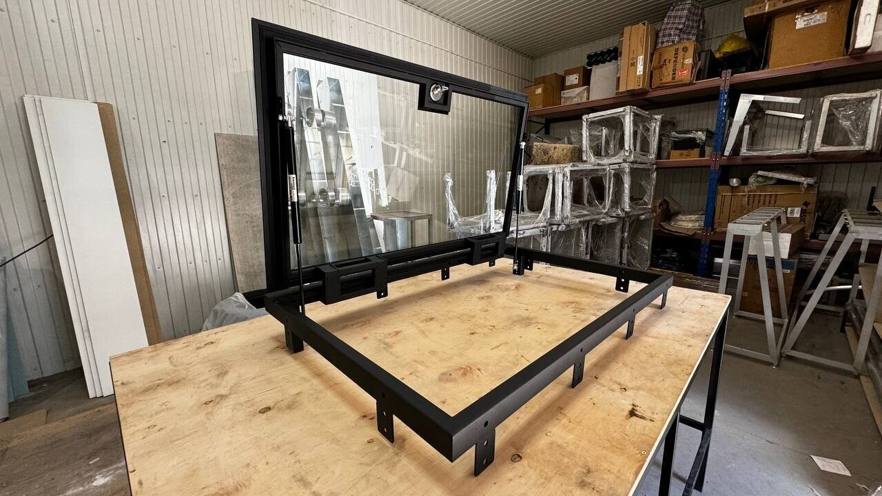 Скляний підлоговий люк Скляний підлоговий люк